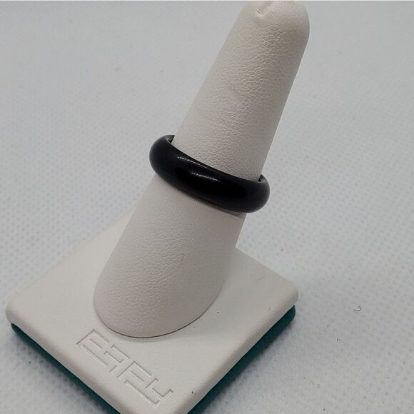 Black Stone Ring  - Picture 4 of 7